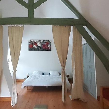 Отель La Maison D'Amis Du Moulin La Chapelle-Viel Экстерьер фото